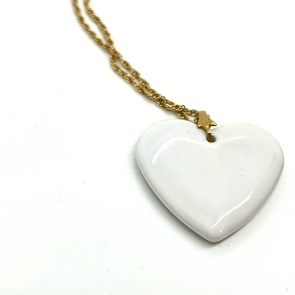 VINTAGE AVON FLORAL Monogram T Heart Pendant Necklace White Porcelain Gold Tone - Picture 10 of 14